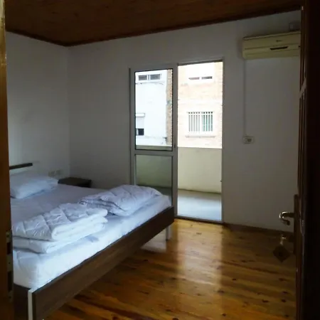 Buff Albergue Tirana